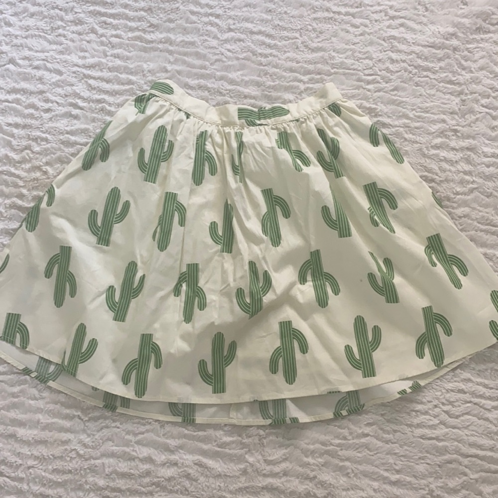Cute Mod cloth cactus print skirt. Size small.